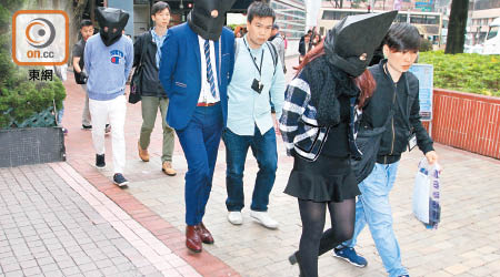 涉案兩男一女職員被探員拘捕。（陳錦昌攝）