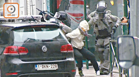 比利時警方早前拘捕巴黎恐襲主腦阿布德薩拉姆。（資料圖片）