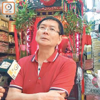 香燭紙紮店負責人關永浩表示，預計銷量跌幅達一成。
