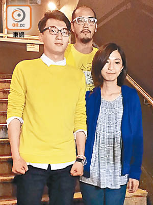 鄭錦滿（前排左）涉盜竊及不誠實使用電腦罪被捕。（朱先儒攝）
