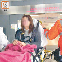 今年一月，馬鞍山有一名曾受傷的中學女生偕母親到學校商討索償不果，其母情緒激動，由救護員送院。（資料圖片）