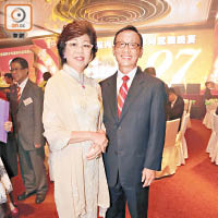 博愛醫院永遠顧問簡浩秋（右）同身兼博愛副主席的太太簡陳擷霞，十分投入慈善工作。