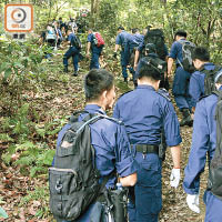 警方曾大規模搜山尋找參竇及贖金。（資料圖片）