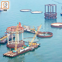 大橋香港口岸以鋼圓筒新技術填海而建。（資料圖片）