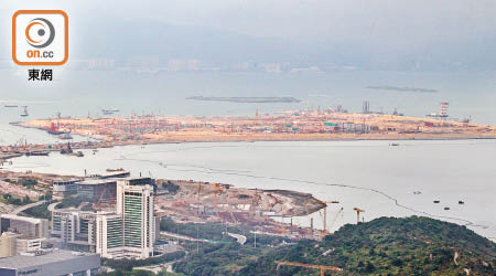 港珠澳大橋香港口岸人工島日前再爆移位醜聞，惹人關注。