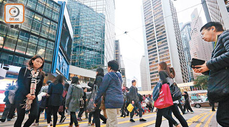 調查顯示，本港青年對香港的公共管治、經濟及未來發展看法悲觀。（資料圖片）