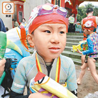 六歲的陳峰首次參加活動並完成挑戰。