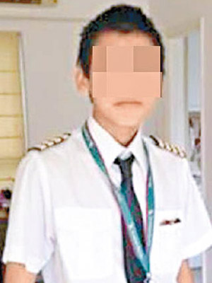 空姐圈子流傳有少年經常以機師打扮拍照，但未知他是否今次事件主角。（互聯網圖片）