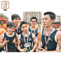 首次參賽的香港中文大學勇奪冠軍，隊長林正雄（左）指隊員明年會考慮參戰個人賽。