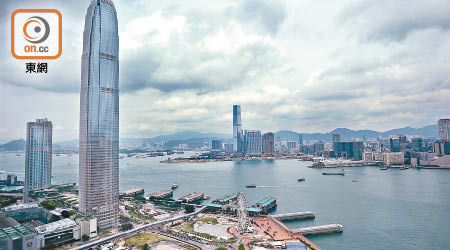 有民調結果顯示，逾六成港人對香港前途表示悲觀。（蕭毅攝）