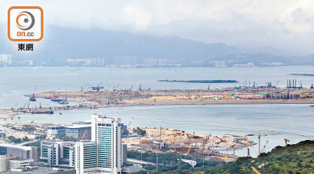 港珠澳大橋香港口岸仍在趕工，有承辦商申請輸入五百多名外勞。（資料圖片）