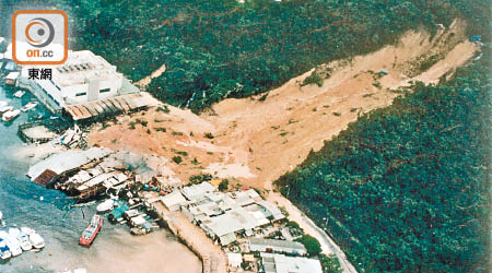 九五年八月，颱風海倫襲港，香港仔深灣道海旁兩間船廠及一間工廠被摧毀，導致兩死五傷。