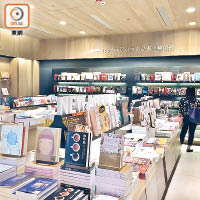 銅鑼灣誠品書店已把兩書下架。（馮淑環攝）