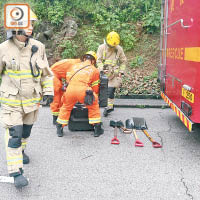 消防用生命探測儀器搜救。