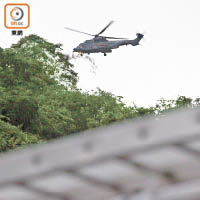 政府飛行服務隊直升機協助搜救。（梁耀榮攝）