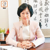 葉劉淑儀指大學綠化和大館活化工程接連出事，令人擔心香港這座大宅也搖搖欲墜。