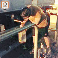 水務署安排水車供住戶取水。