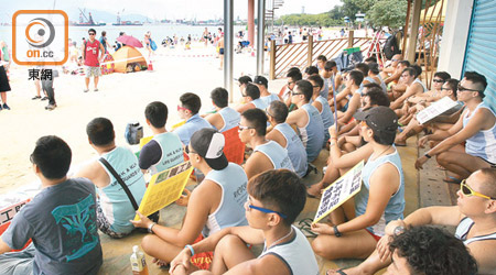 蝴蝶灣<br>四十七名救生員參與罷工，令三個泳灘救生服務暫停。（梁耀榮攝）