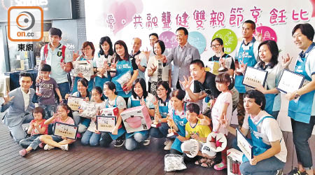 煤氣公司與香港聾人福利促進會合作舉辦烹飪比賽，希望透過活動推動傷健共融的精神。（賴啟燊攝）