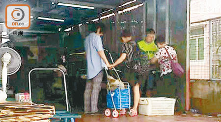 不少水貨客到永平村取貨。