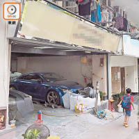 觀塘雲漢街的民居車房，不時有小孩經過。