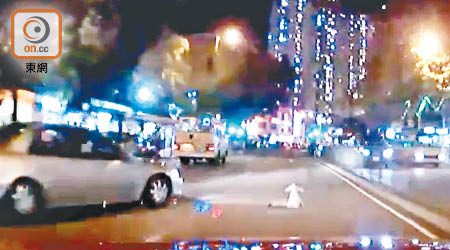 的士「車Cam」拍攝到兇徒駕駛私家車強行切線。（讀者提供）