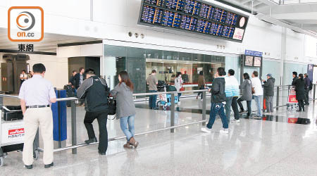 機場揭發有技工進入禁區避過安檢無人知。（資料圖片）