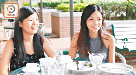 Wing（左）及Judith（右）推出餐具租用服務，宣揚環保訊息。