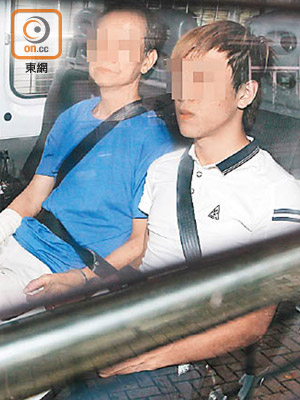 被告李舜佳（右）昨由警車押往法院應訊。（羅錦鴻攝）