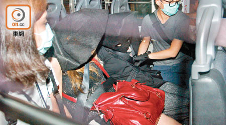 深水埗<br>警方在深水埗酒店拘捕涉嫌販毒的其中一男一女。（蘇仲賢攝）