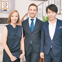 ZTAMPZ時尚集團創始人羅可旋（左）及羅氏集團市場總監Leslie Fok（右）與「光‧影‧香港夜」創辦人及項目統籌賈奕楠交流法國藝術情懷。