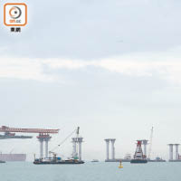 港珠澳大橋香港段工程屢屢發生工業意外。