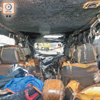 肇事七人車車廂嚴重燒毀。