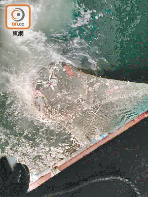 內地海洋垃圾近一周懷疑漂至本港海域，圖中為大嶼山貝澳及分流一帶海域。（受訪者提供）