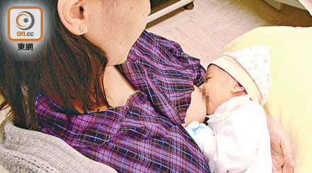 母乳餵哺可提升早產嬰的智力及肢體發展。（資料圖片）