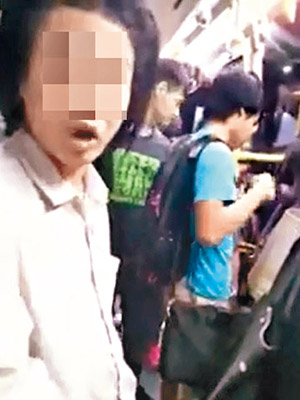 男子因在巴士被夾手而阻開車，與乘客展開罵戰。（fb「風人丸」特別行動組成員香港專頁影片截圖）