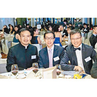 甄韋喬（左起）、盧金榮及國際青年商會香港總會前會長關俊華齊現身支持霍啟剛同郭晶晶。（互聯網圖片）
