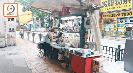 遇竊報檔失值逾萬港元香煙。（馬竟峯攝）