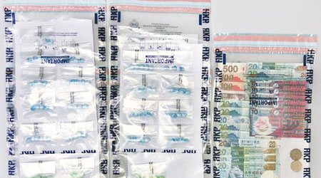 警方在行動中檢獲的毒品及現金等證物。（警方圖片）