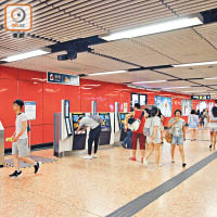 港鐵上月中發現站內多部單程票售票機發生異常交易。
