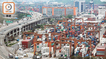 香港近年出口及轉口貿易表現不濟。