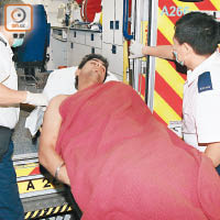 另一名印度漢由救護車送院。
