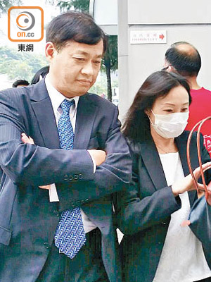 卓悅化粧品批發有限公司代表（左）及女被告李順萍（右）昨出庭應訊。