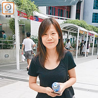 李小姐（大學生）：「好少聽到創新係香港嘅強項，反而銀行業、經濟界發展較強，香港應多撥資源發展創新科技、追上新加坡。」