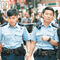 開槍制服疑犯的警員 朱昌昌（左）及鄧智溢（右）。