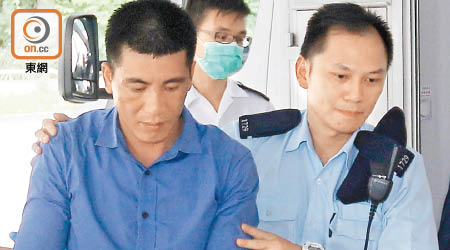 被告黃世德（左）在醫院搶警槍圖自殺，期間射傷警員，昨被判囚四十月。