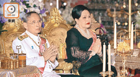 泰王與王后相守多年。（資料圖片）