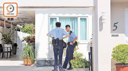 錦綉花園又發生爆竊案，警員到場調查。（李子強攝）