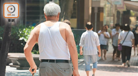 面對人口老化加劇，港府正研究新一套安老策略。（資料圖片）
