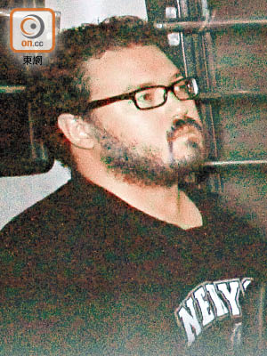 被告Jutting Rurik George Caton否認兩項謀殺罪。